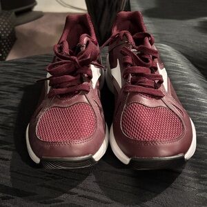 Reebok Women's Athletic Shoes - Maroon and White Size 9